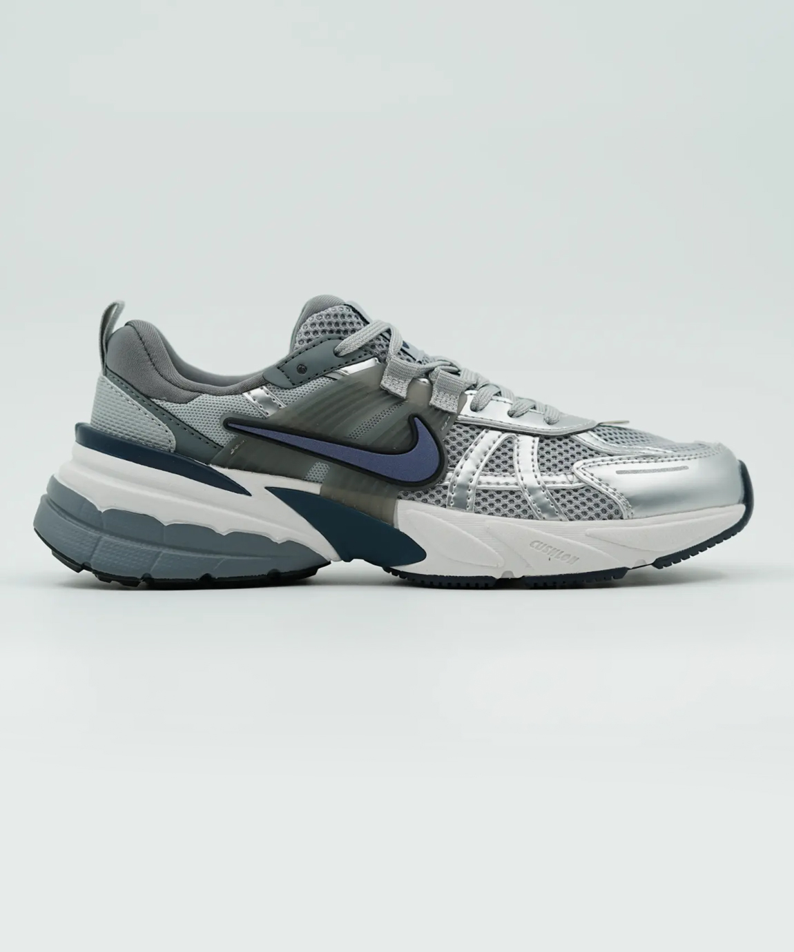 نایک وی تو کی ران رنگ طوسی سرمه ای Nike v2k run Wolf Grey/Midnight Navy